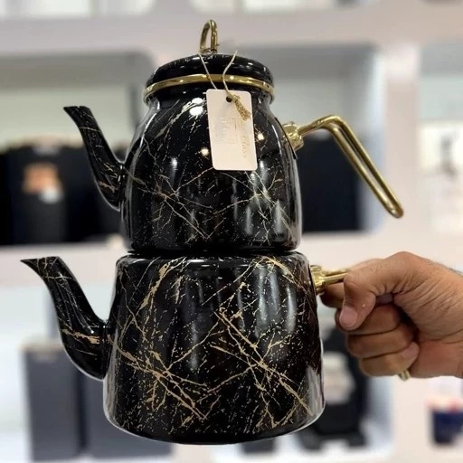 مشکی رگه طلایی